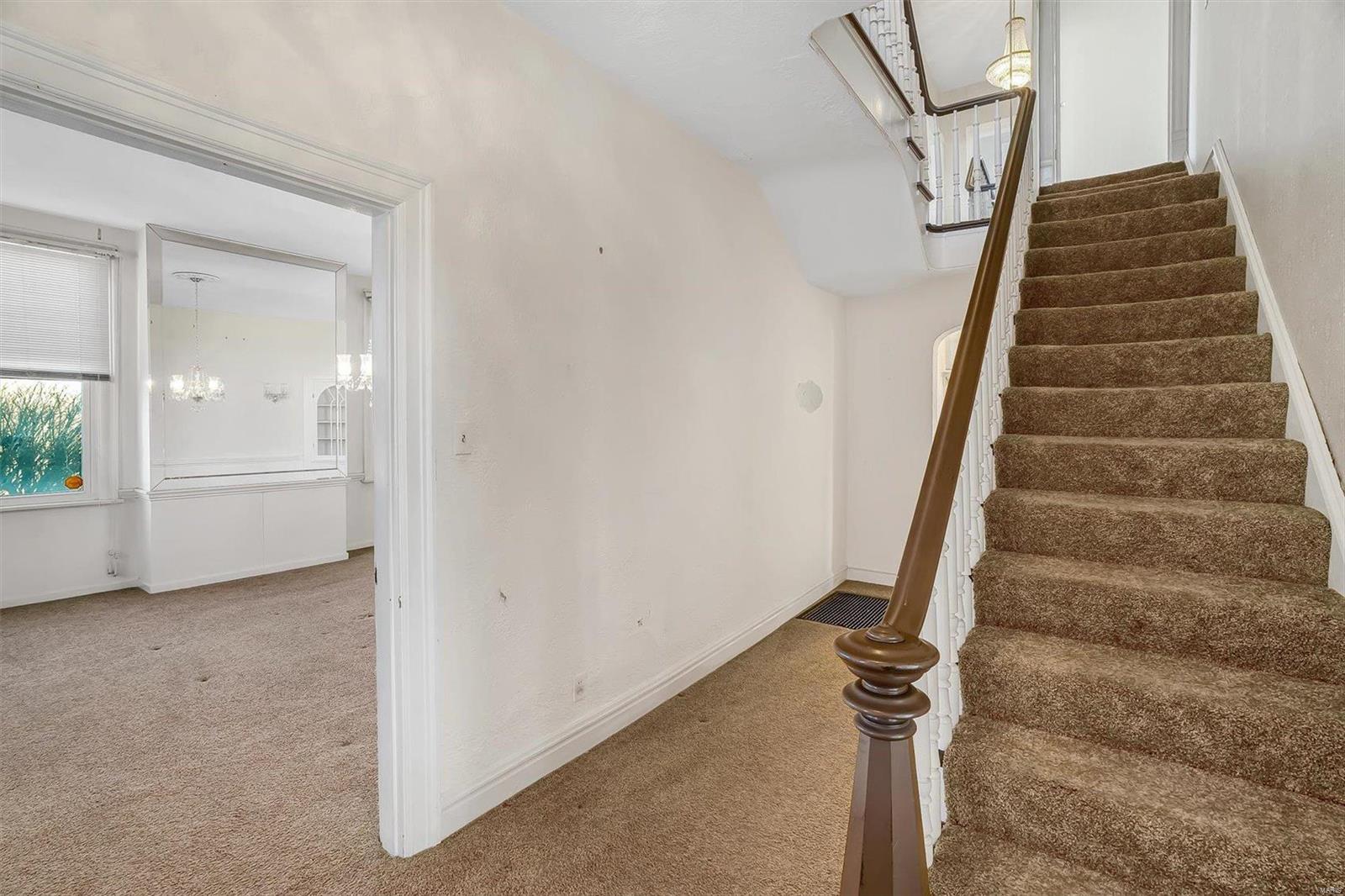 6550 Christopher Drive St. Louis, MO 63129 - Photo 11 of 53