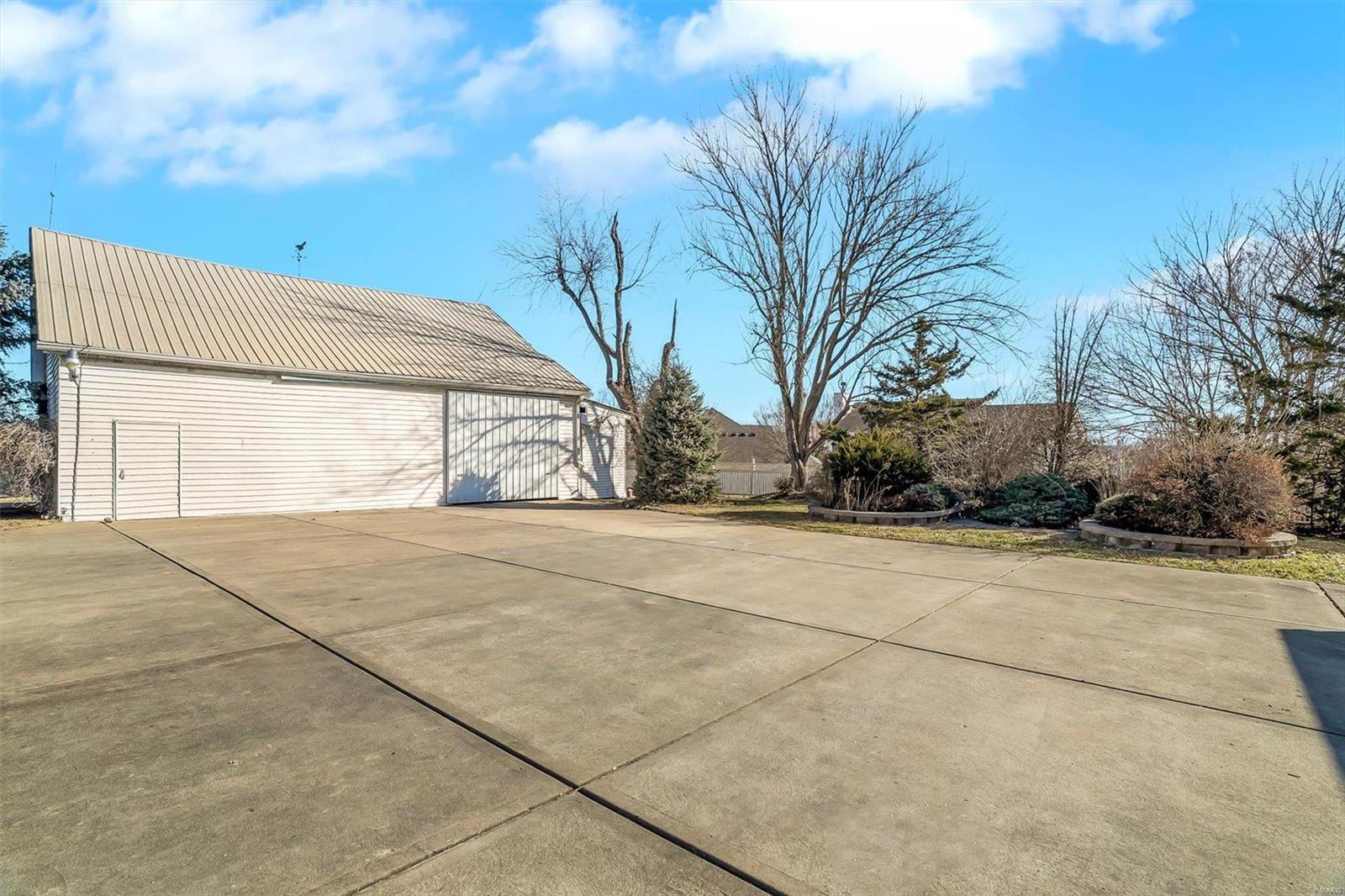 6550 Christopher Drive St. Louis, MO 63129 - Photo 7 of 53