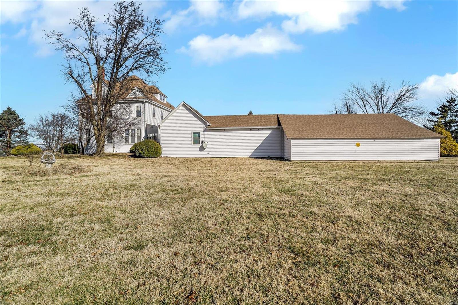 6550 Christopher Drive St. Louis, MO 63129 - Photo 9 of 53