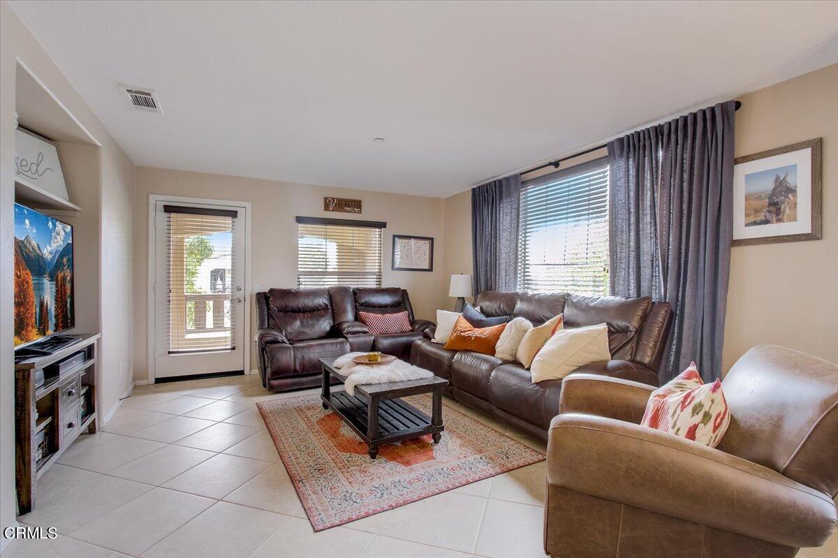 3625 Dunkirk Drive Oxnard, CA 93035 - Photo 6 of 33 06-Dunkirk Dr-006