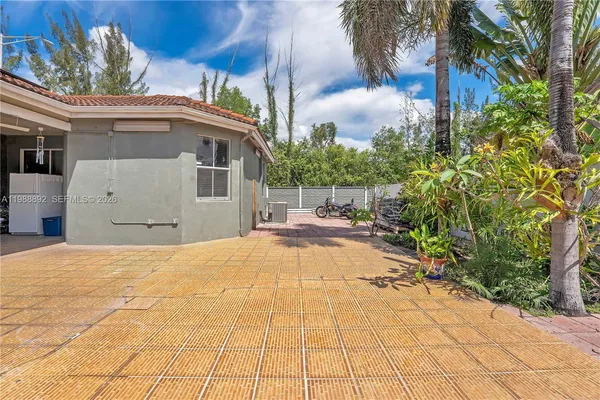 a house view with a outdoor space