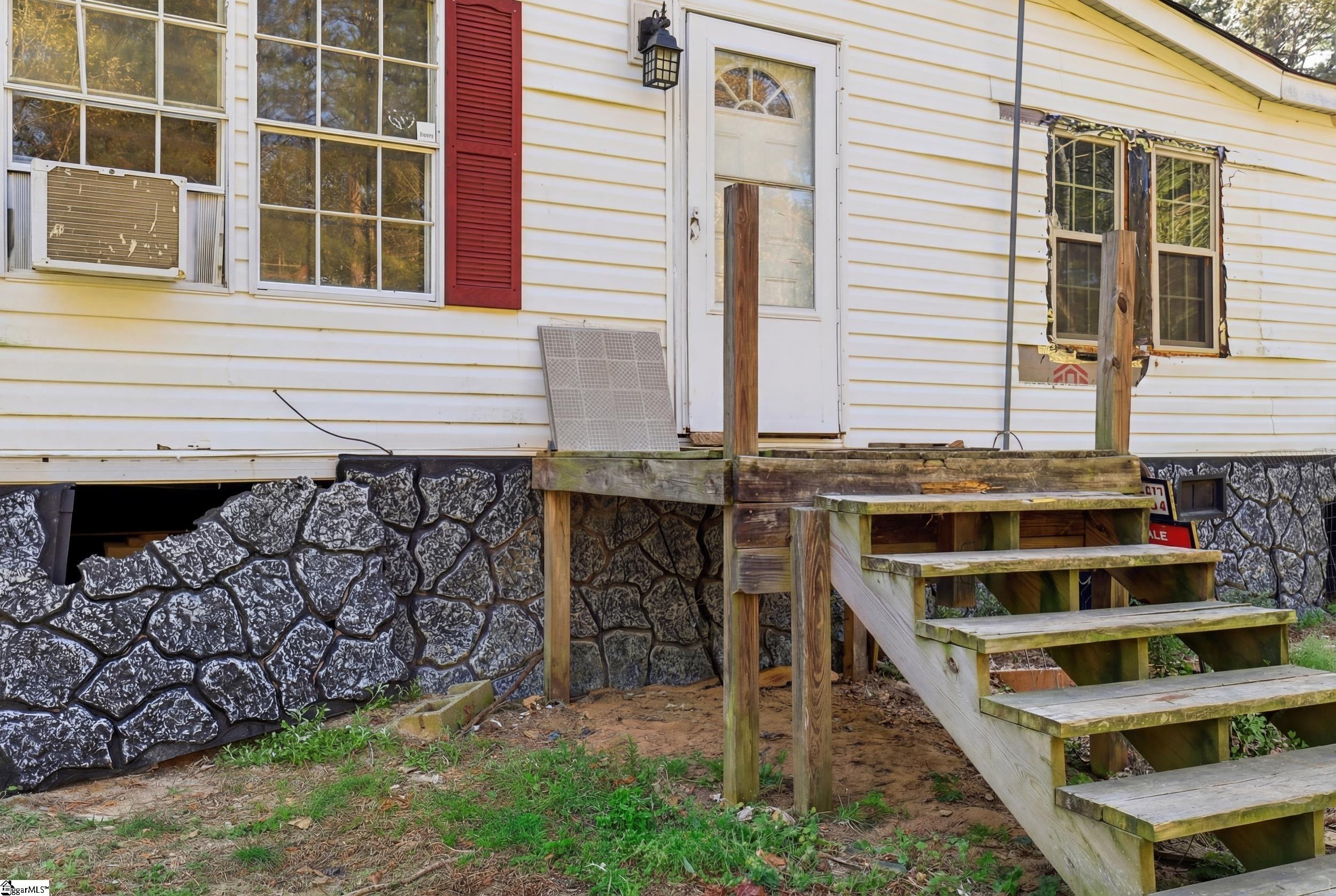 88 Deer Valley Road Laurens, SC 29360 - Photo 2 of 40