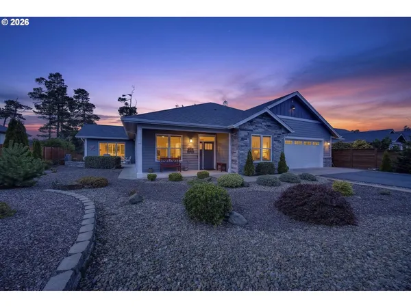 $858,000 | 88084 Lake Point Drive, Florence, OR 97439