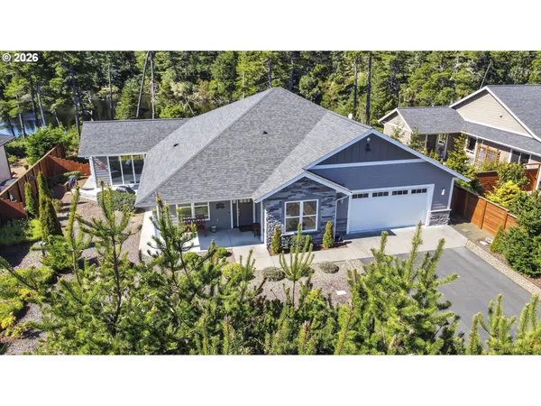 $858,000 | 88084 Lake Point Drive, Florence, OR 97439