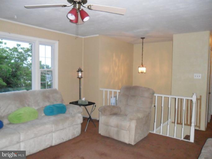 2815 Michelle Road Manchester, MD 21102 - Photo 4 of 18 Living Room