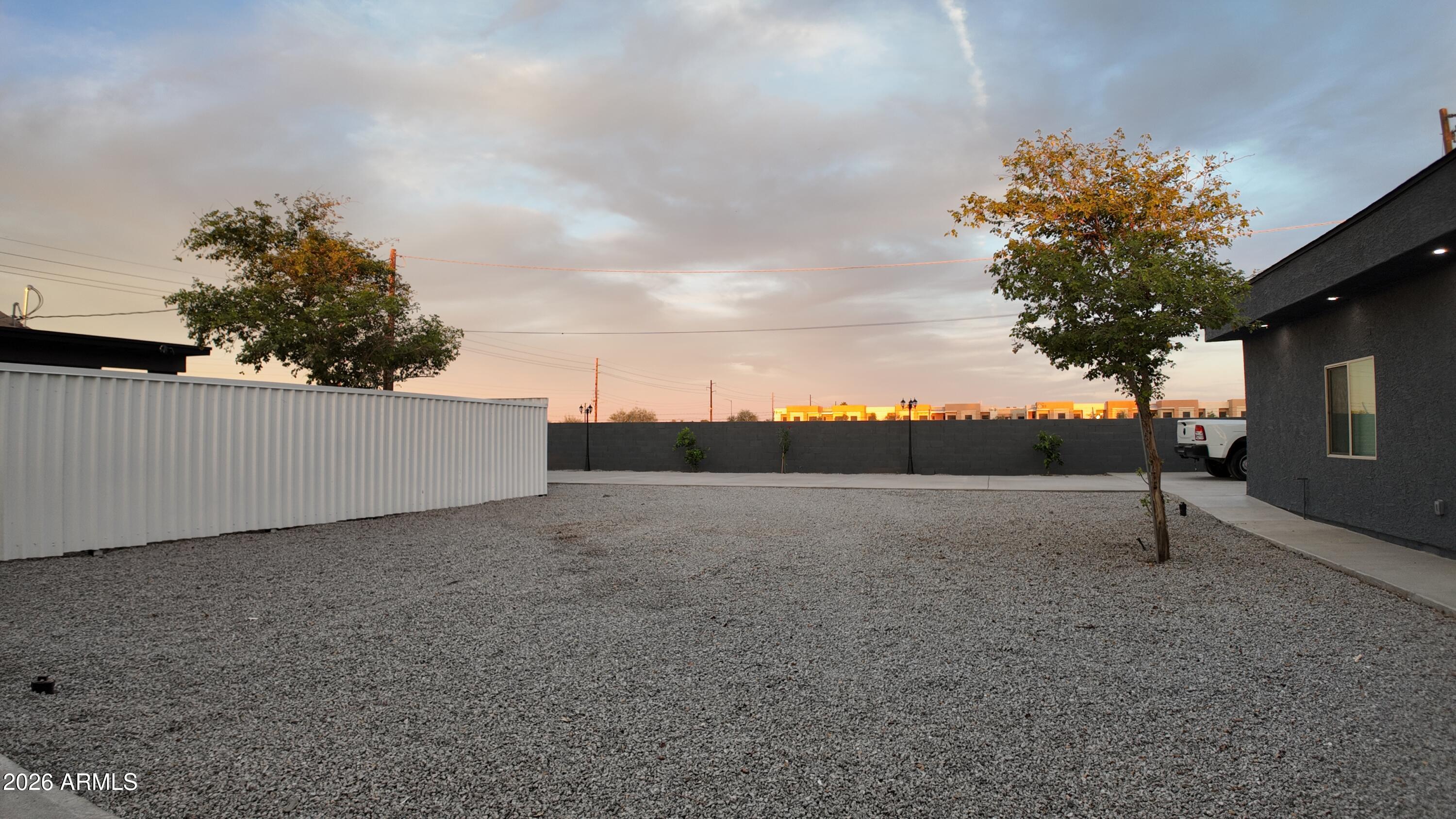 1109 West Broadway Road, Unit B Phoenix, AZ 85041 - Photo 12 of 16 side yard