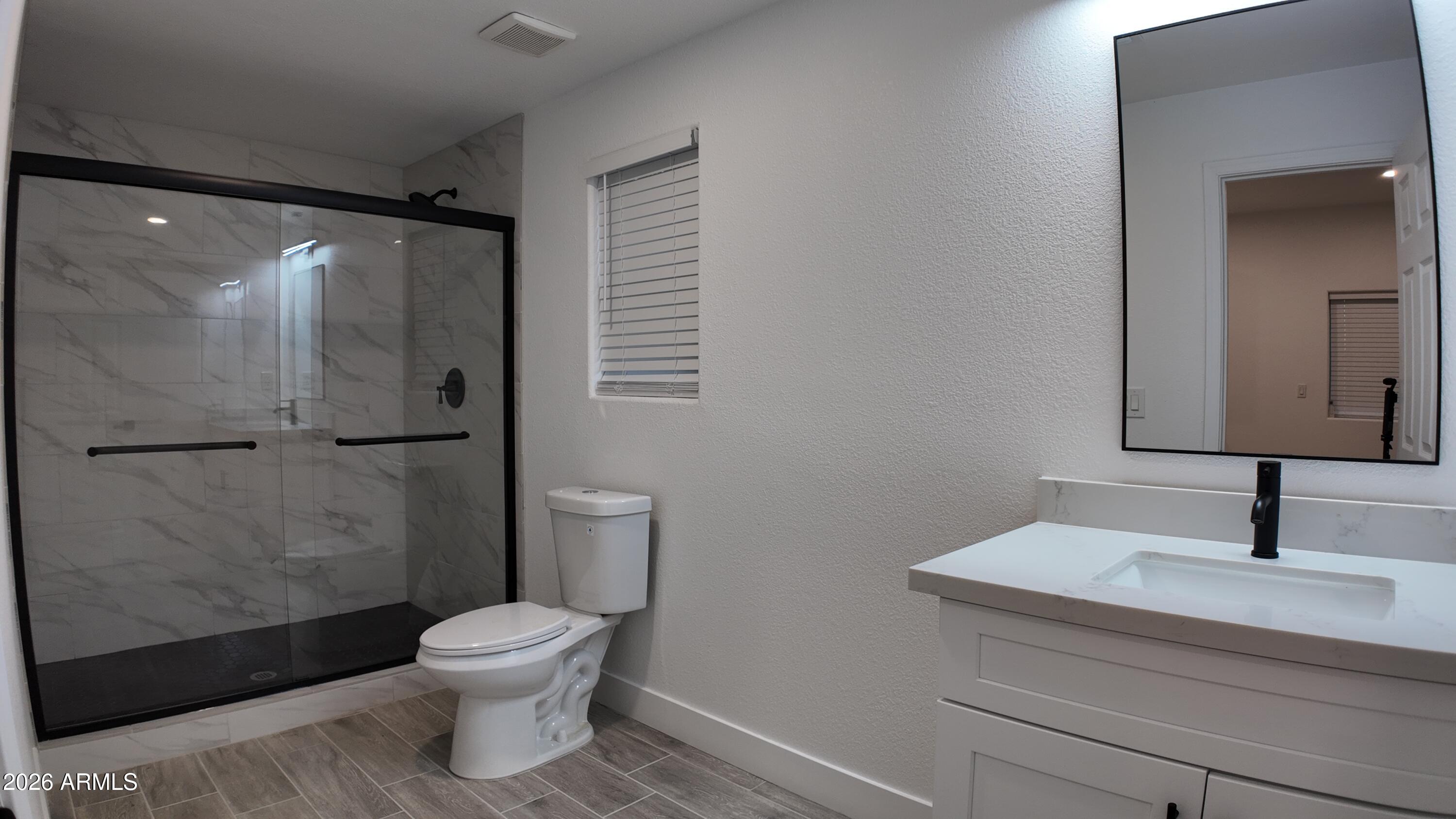 1109 West Broadway Road, Unit B Phoenix, AZ 85041 - Photo 5 of 16 hall bath