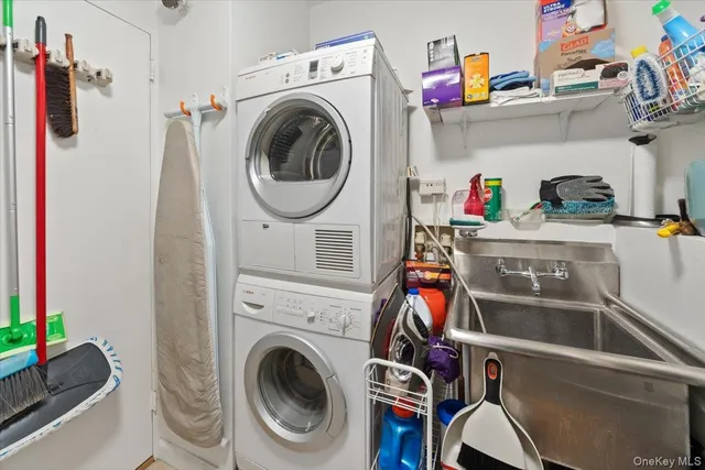 $988,000 | 3671 Hudson Manor Terrace, Unit 14LM | Riverdale