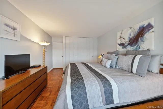 $988,000 | 3671 Hudson Manor Terrace, Unit 14LM | Riverdale