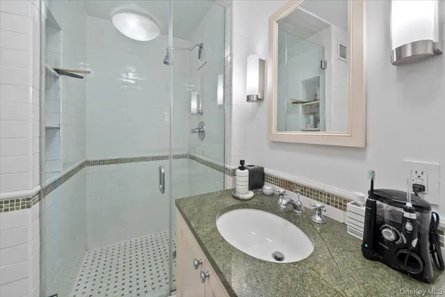 $988,000 | 3671 Hudson Manor Terrace, Unit 14LM | Riverdale