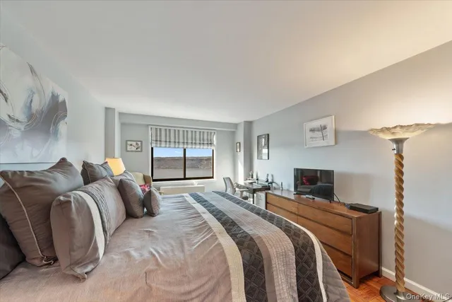 $988,000 | 3671 Hudson Manor Terrace, Unit 14LM | Riverdale