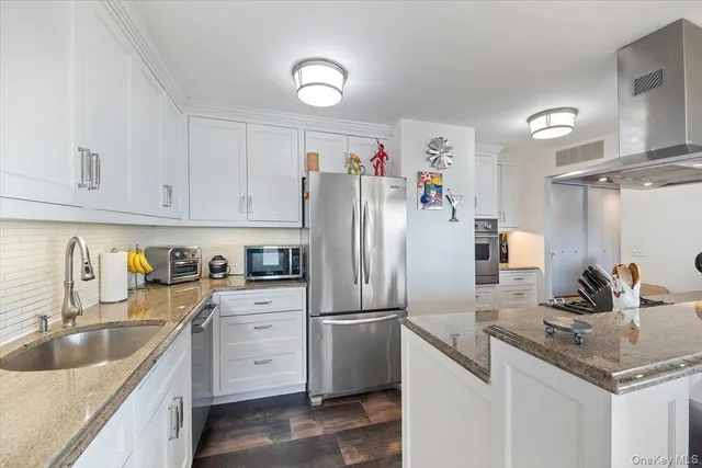 $988,000 | 3671 Hudson Manor Terrace, Unit 14LM | Riverdale