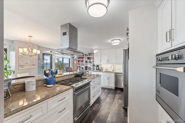 $988,000 | 3671 Hudson Manor Terrace, Unit 14LM | Riverdale