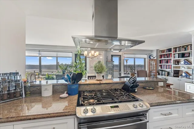 $988,000 | 3671 Hudson Manor Terrace, Unit 14LM | Riverdale