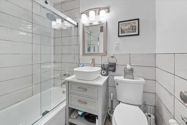 $988,000 | 3671 Hudson Manor Terrace, Unit 14LM | Riverdale