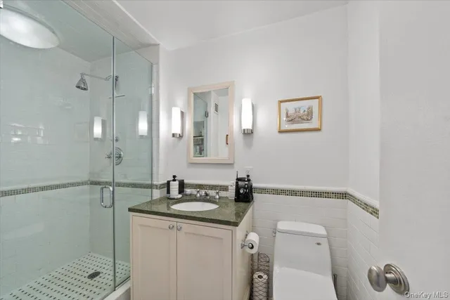 $988,000 | 3671 Hudson Manor Terrace, Unit 14LM | Riverdale