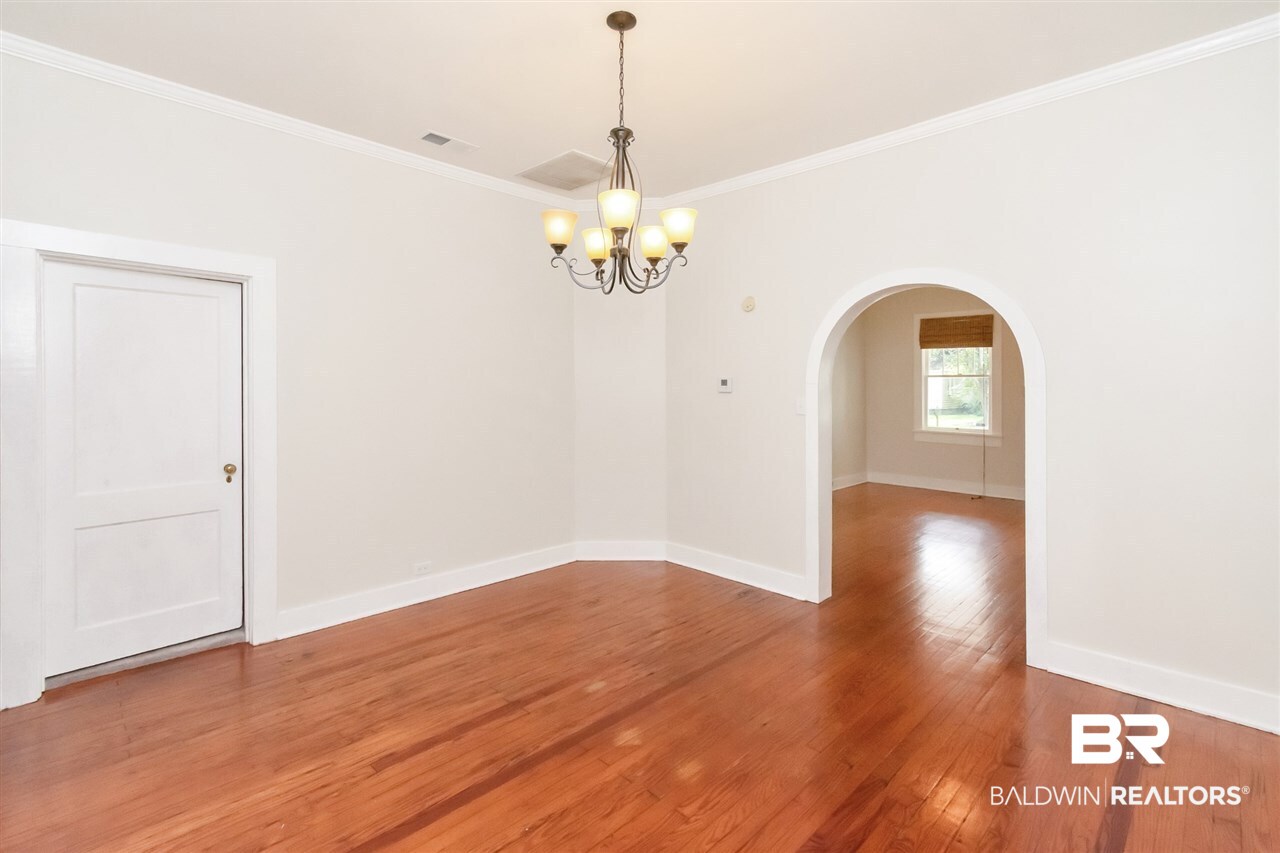 2056 Old Government Street Mobile, AL 36606 - Photo 18 of 36
