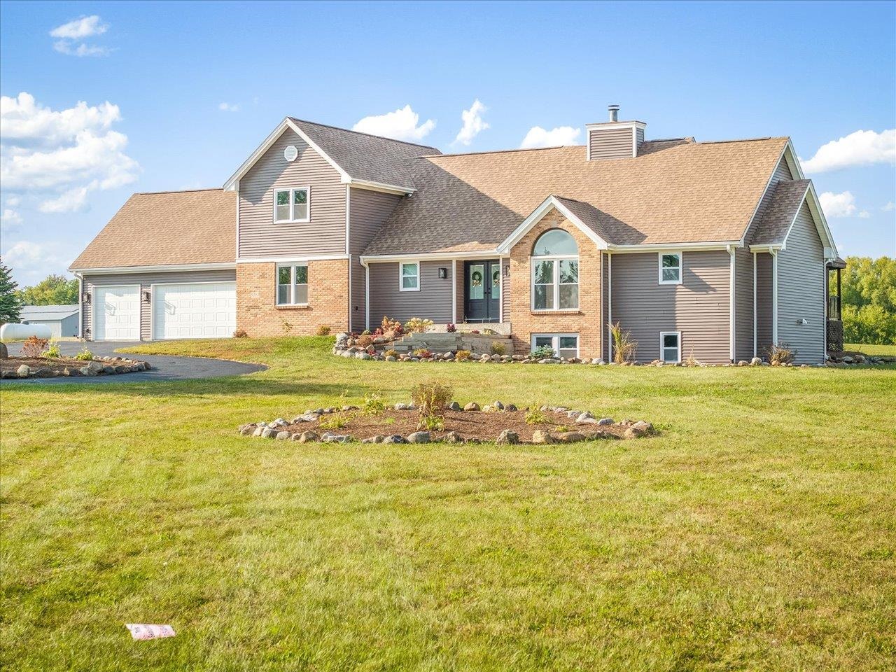 9281 Auburn Road Winnebago, IL 61088 - Photo 3 of 64