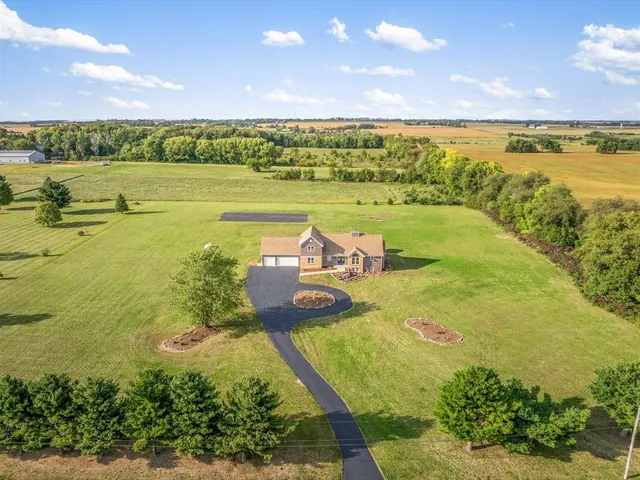 $650,000 | 9281 Auburn Road, Winnebago, IL 61088