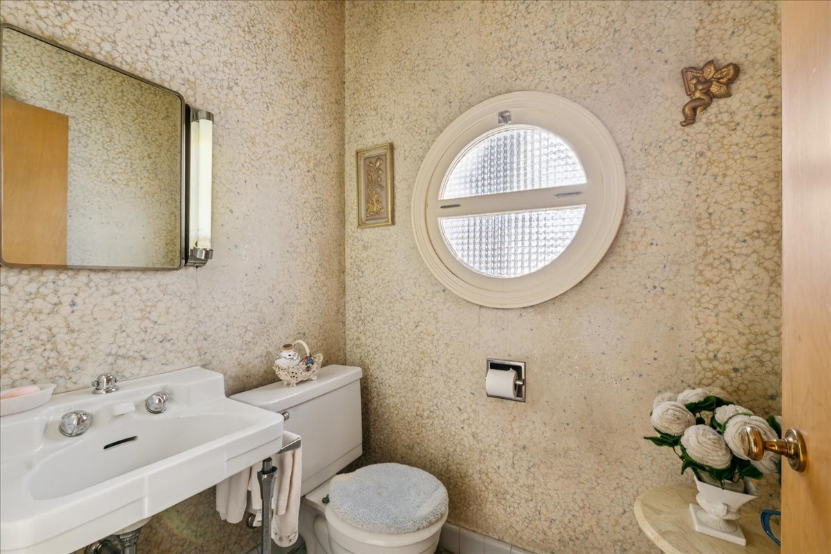 12157 South Perry Avenue Chicago, IL 60628 - Photo 15 of 20