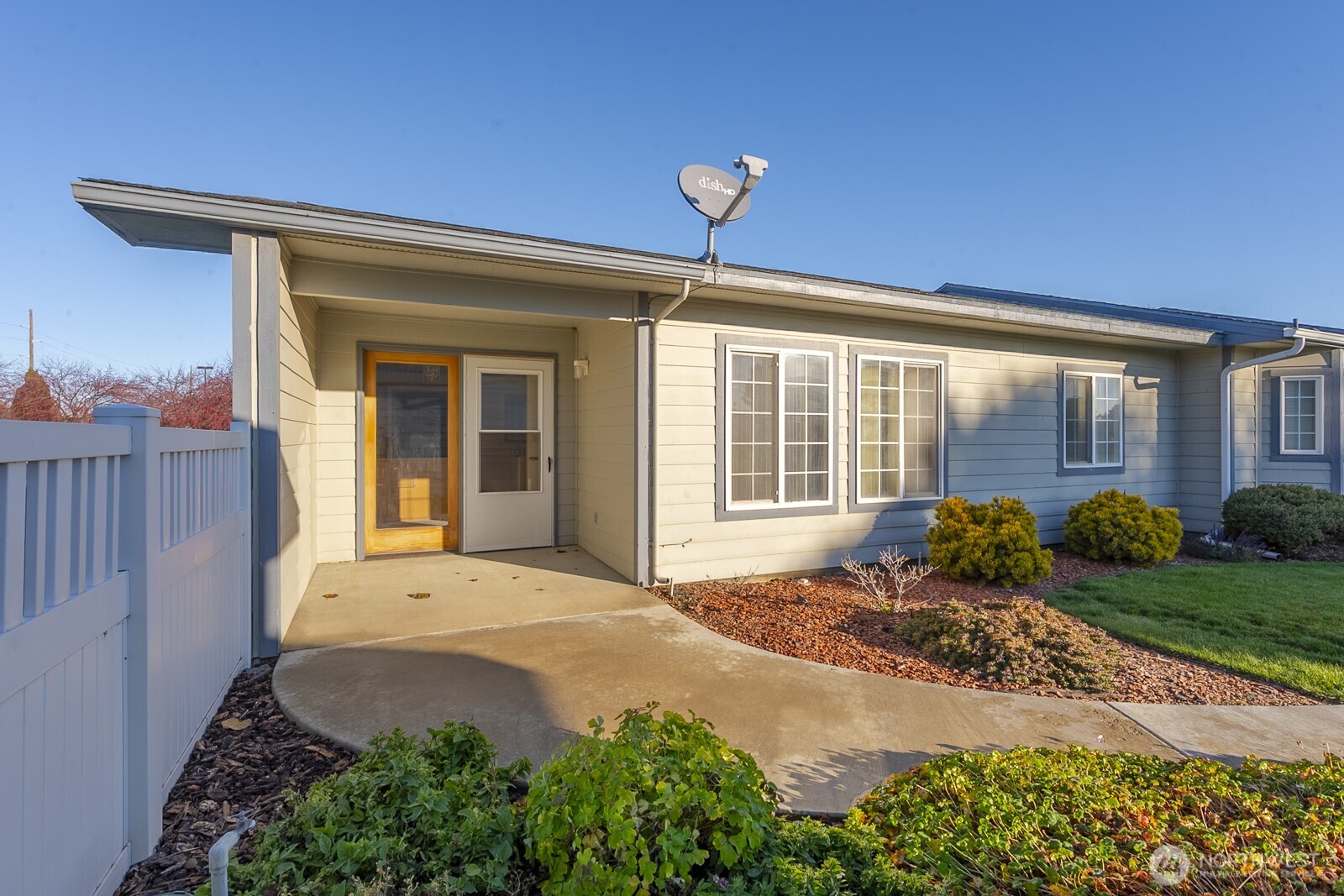 1000 13th Avenue Southwest, Unit 3 Quincy, WA 98848 - Photo 2 of 38 a front view of a house with a yard