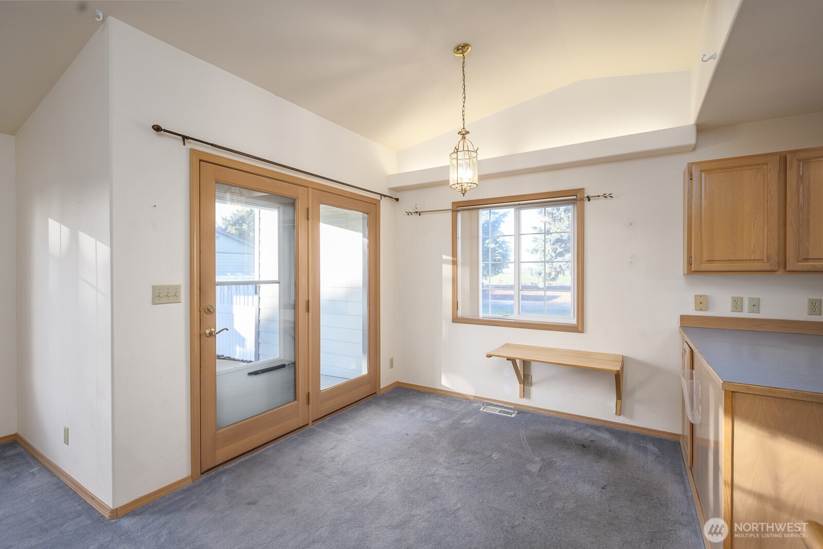 1000 13th Avenue Southwest, Unit 3 Quincy, WA 98848 - Photo 21 of 38 a view of an empty room with a window