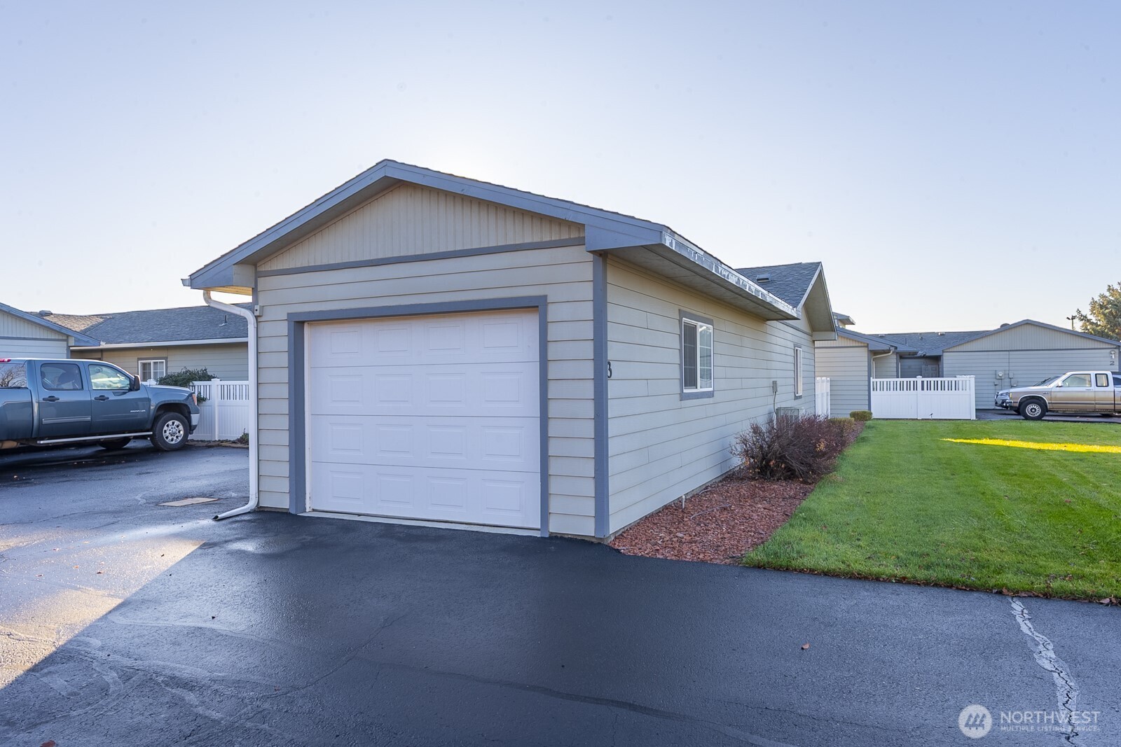1000 13th Avenue Southwest, Unit 3 Quincy, WA 98848 - Photo 5 of 38 a view of a house with a yard