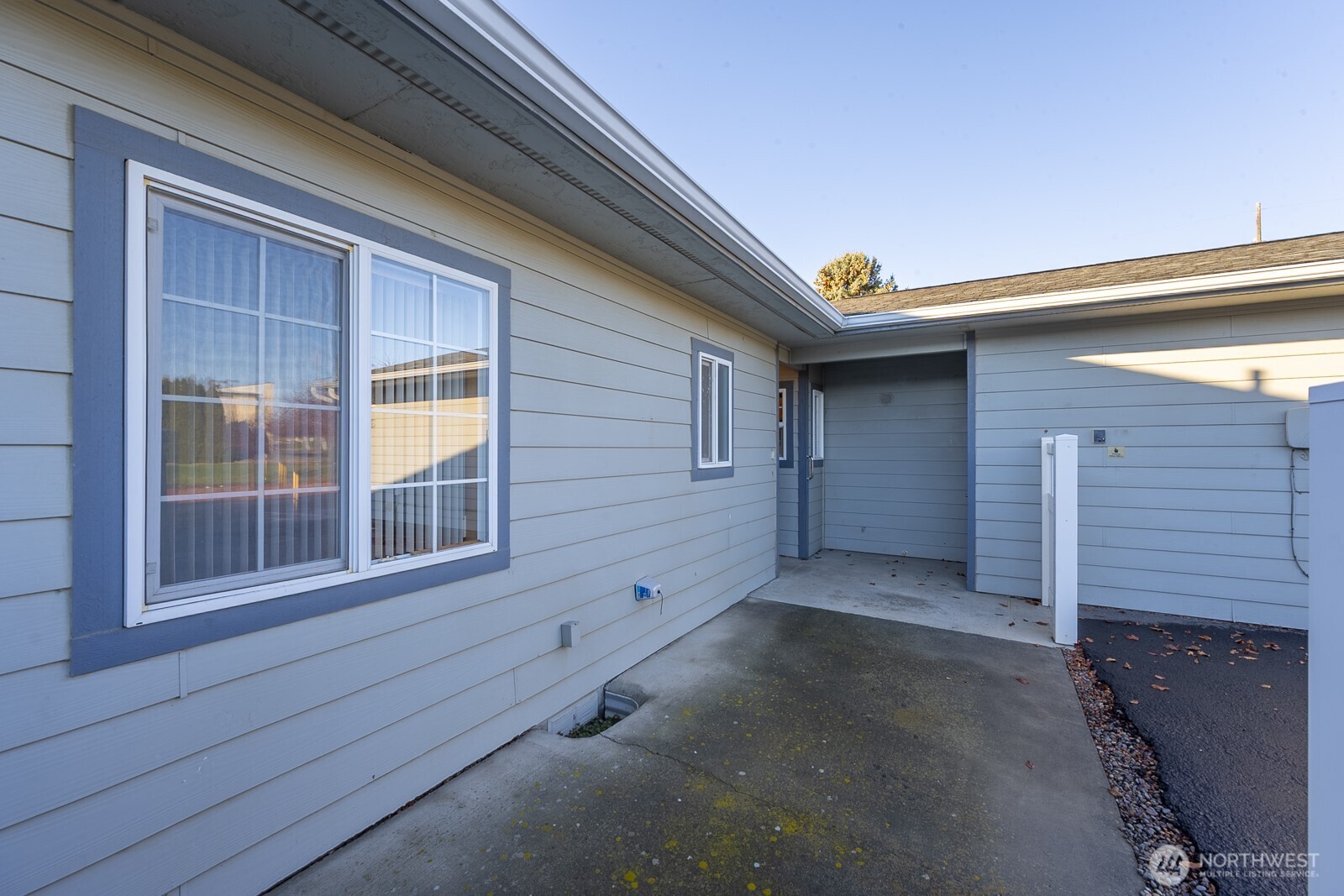 1000 13th Avenue Southwest, Unit 3 Quincy, WA 98848 - Photo 8 of 38 a view of backyard with porch
