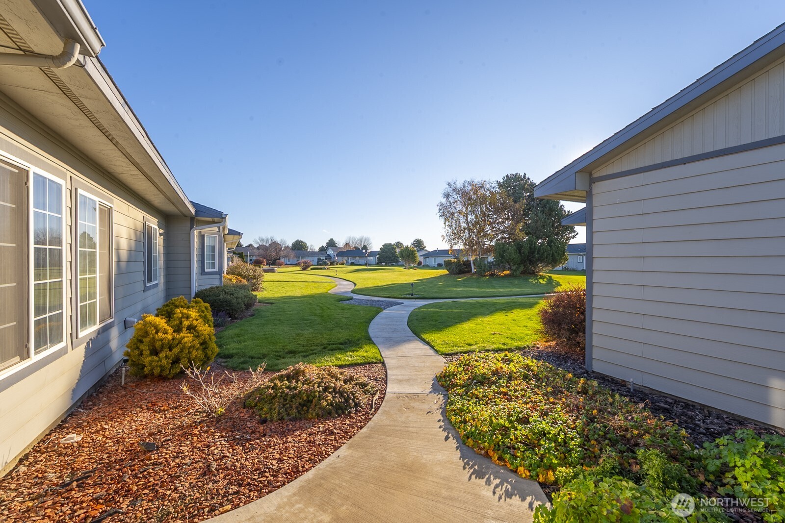 1000 13th Avenue Southwest, Unit 3 Quincy, WA 98848 - Photo 10 of 38 a view of a garden with a lounge chair