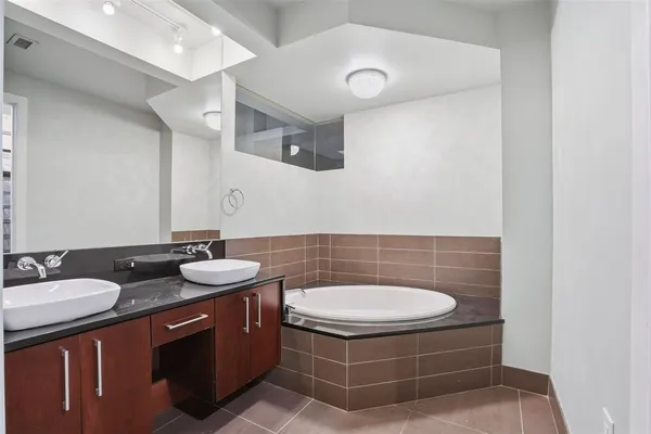 $2,695 | 2600 West 7th Street, Unit 2726, Fort Worth, TX 76107