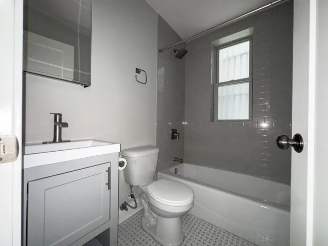 $1,395 | 640 West Wrightwood Avenue, Unit 103, Chicago, IL 60614