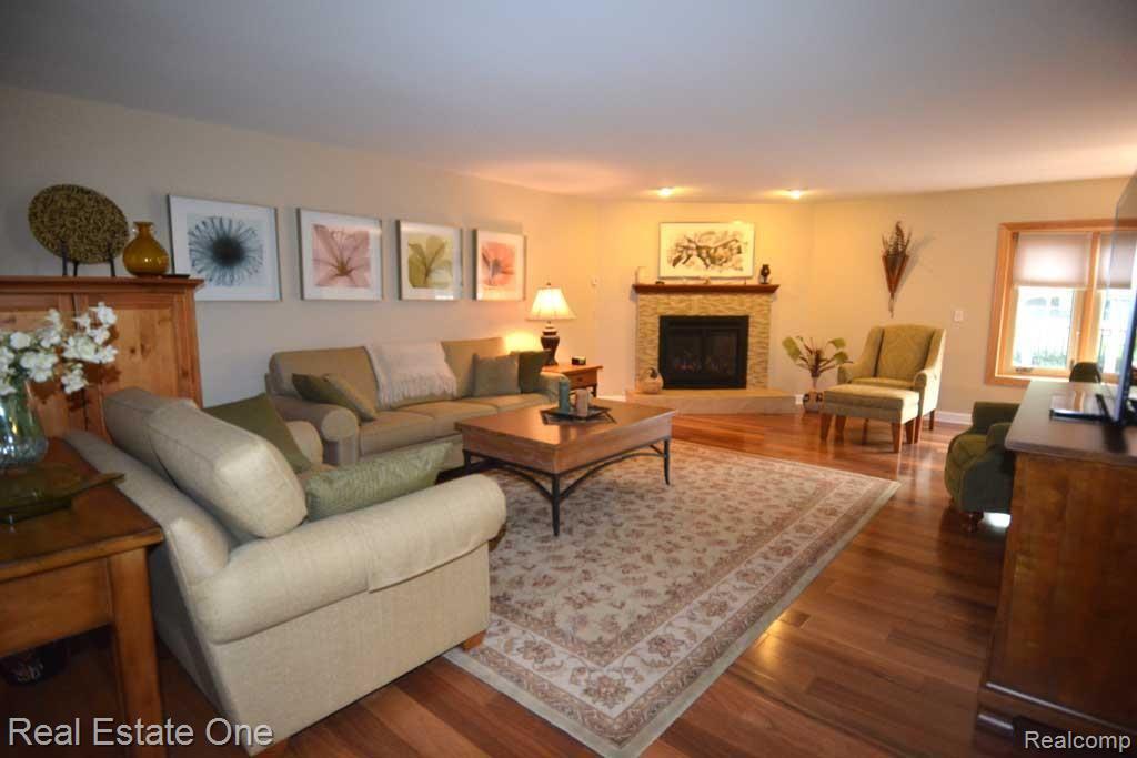 22683 Chestnut Tree Novi, MI 48375 - Photo 2 of 21 Living Room 1.jpg