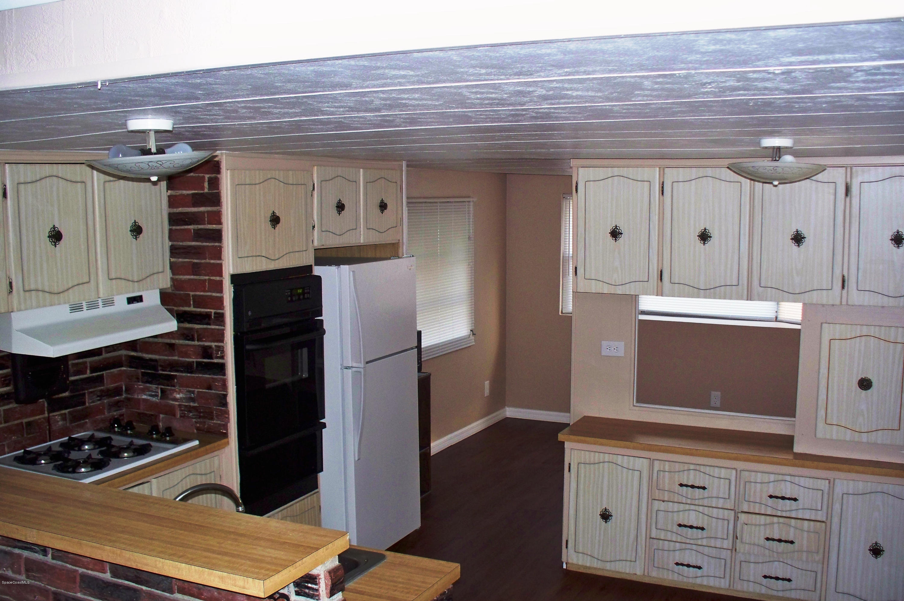 2546 Amberly Road Northeast Palm Bay, FL 32905 - Photo 3 of 13 2546 Amberly 010