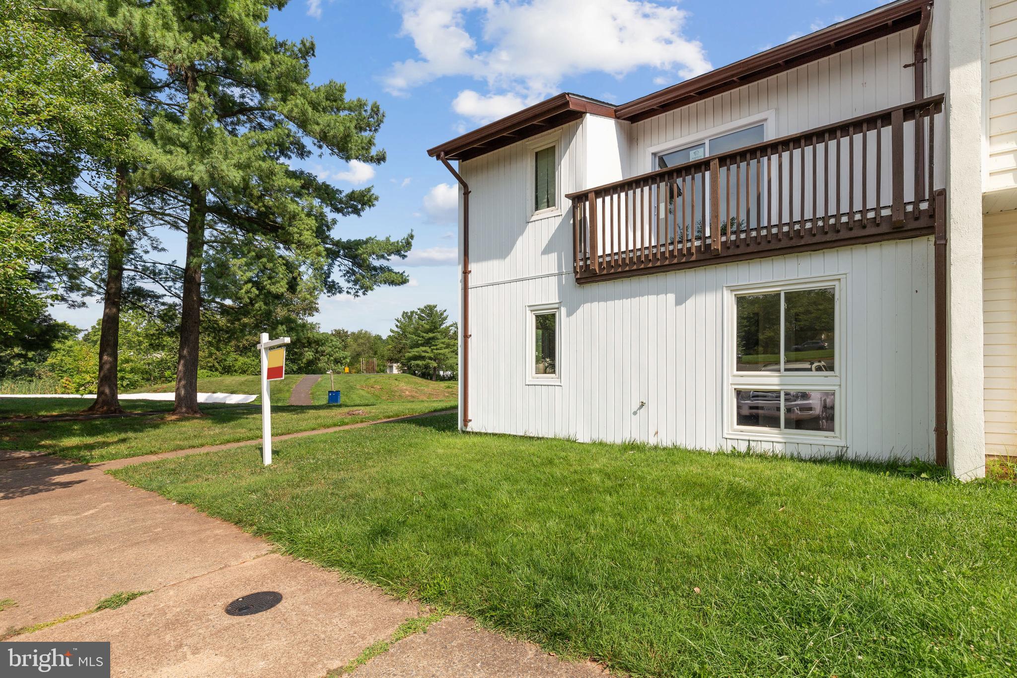 195 North Cottage Road Sterling, VA 20164 - Photo 3 of 25 Gallery Image 3