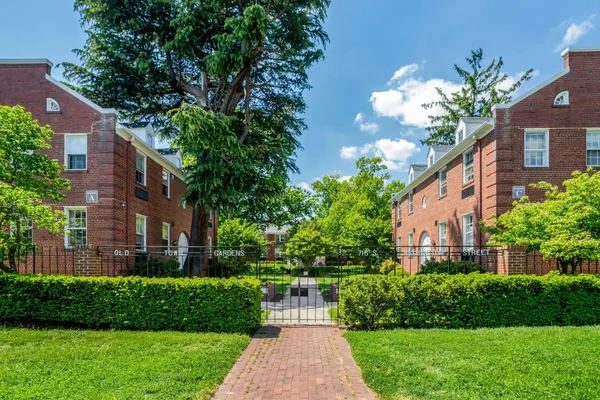 $2,050 | 715 South Washington Street, Unit C32, Alexandria, VA 22314
