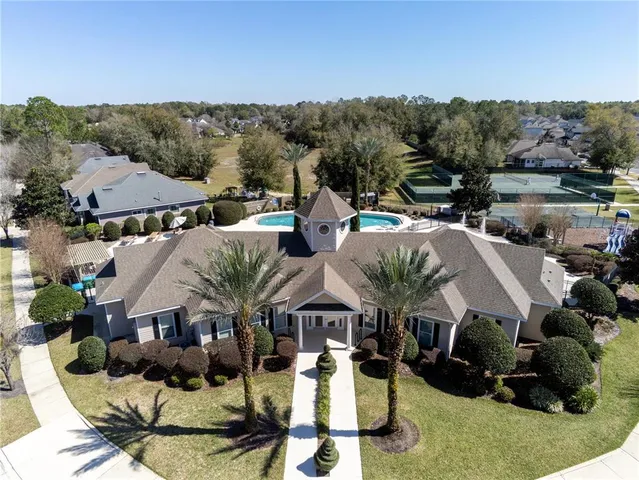 a view of multiple houses with a yard