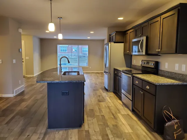 $2,850 | 9335 Silicon Prairie Parkway, Verona, WI 53593