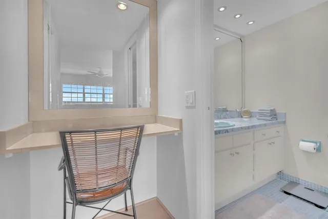 $265,000 | 605 Oaks Drive, Unit 907, Pompano Beach, FL 33069