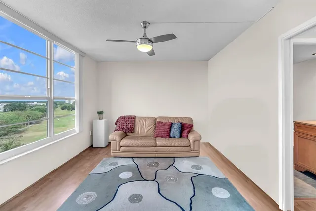 $265,000 | 605 Oaks Drive, Unit 907, Pompano Beach, FL 33069