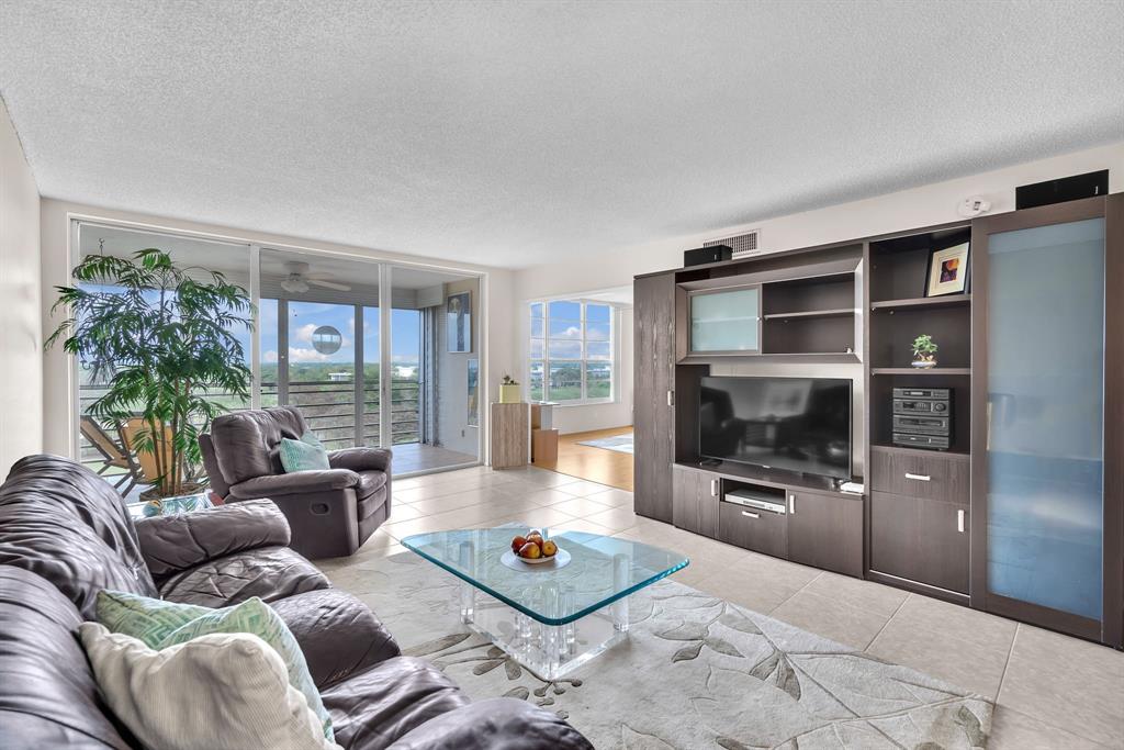 605 Oaks Drive, Unit 907 Pompano Beach, FL 33069 - Photo 2 of 41 2BR 2Bath w/in-unit washer/Dryer