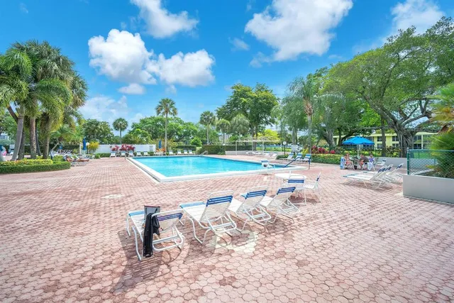 $265,000 | 605 Oaks Drive, Unit 907, Pompano Beach, FL 33069