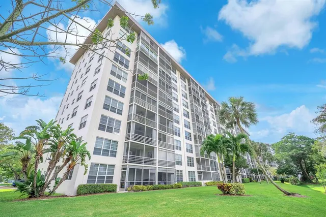 $265,000 | 605 Oaks Drive, Unit 907, Pompano Beach, FL 33069