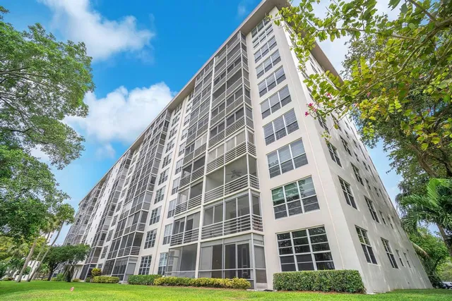 $265,000 | 605 Oaks Drive, Unit 907, Pompano Beach, FL 33069