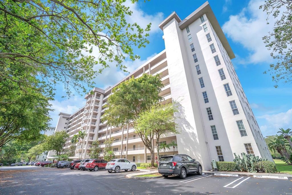 605 Oaks Drive, Unit 907 Pompano Beach, FL 33069 - Photo 32 of 41