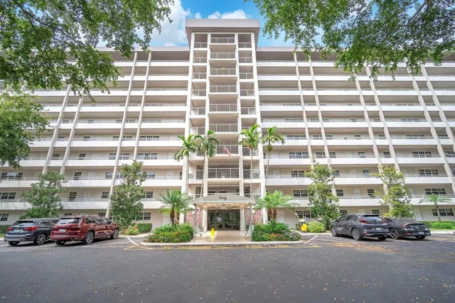 $265,000 | 605 Oaks Drive, Unit 907, Pompano Beach, FL 33069