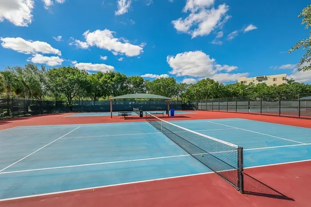 $265,000 | 605 Oaks Drive, Unit 907, Pompano Beach, FL 33069