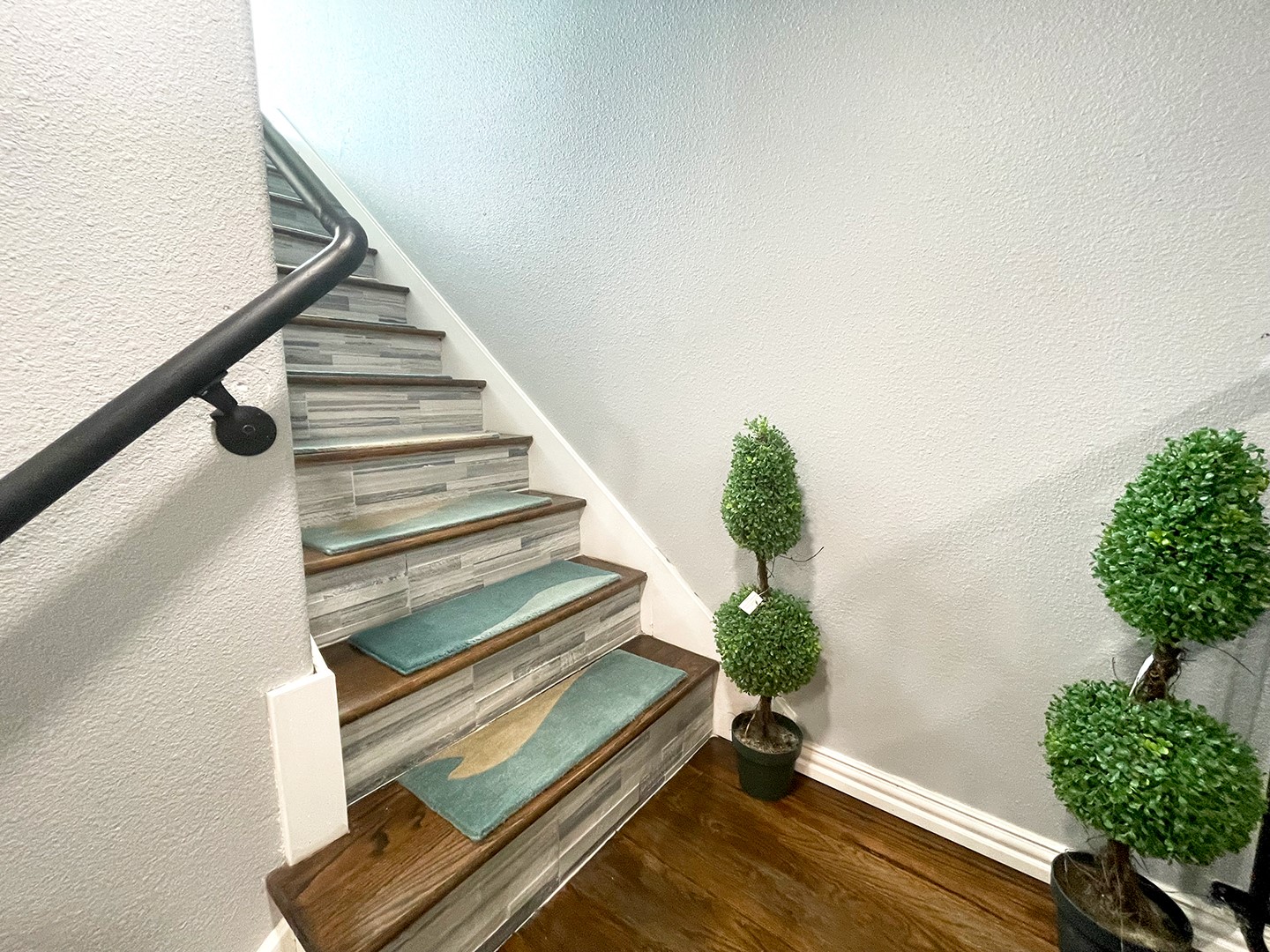 720 Caperton Street Houston, TX 77022 - Photo 19 of 25 a view of entryway and hall