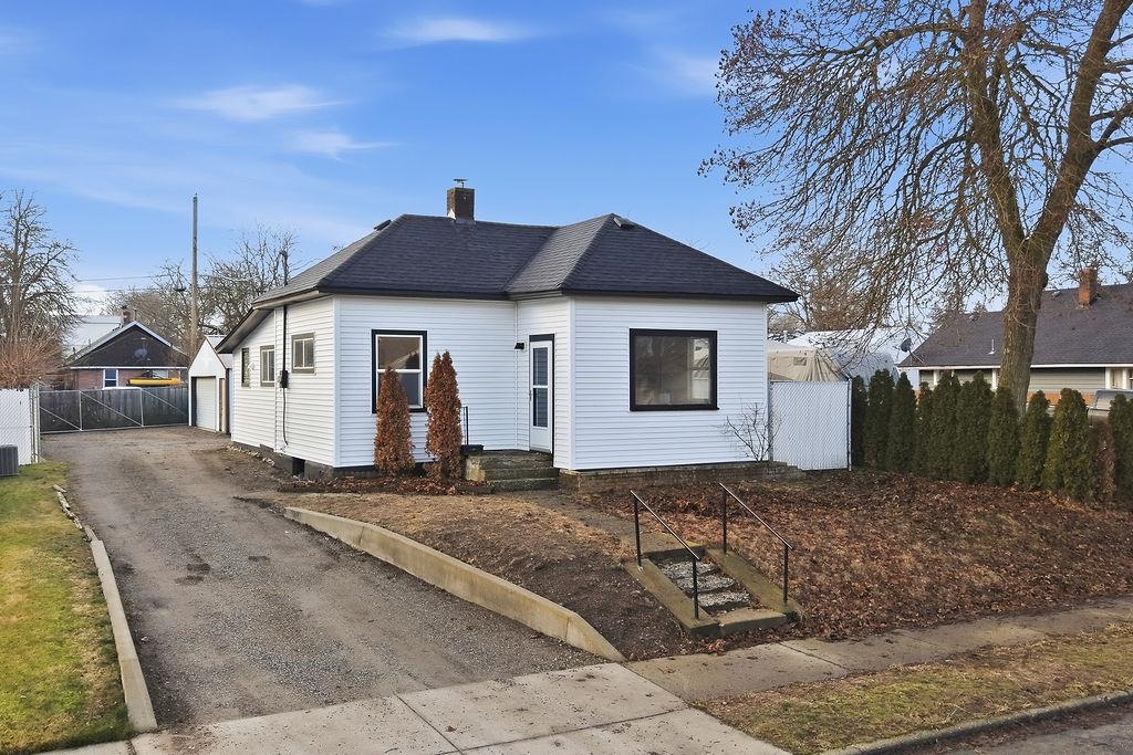 2804 East Rowan Avenue Spokane, WA 99217 - Photo 2 of 37