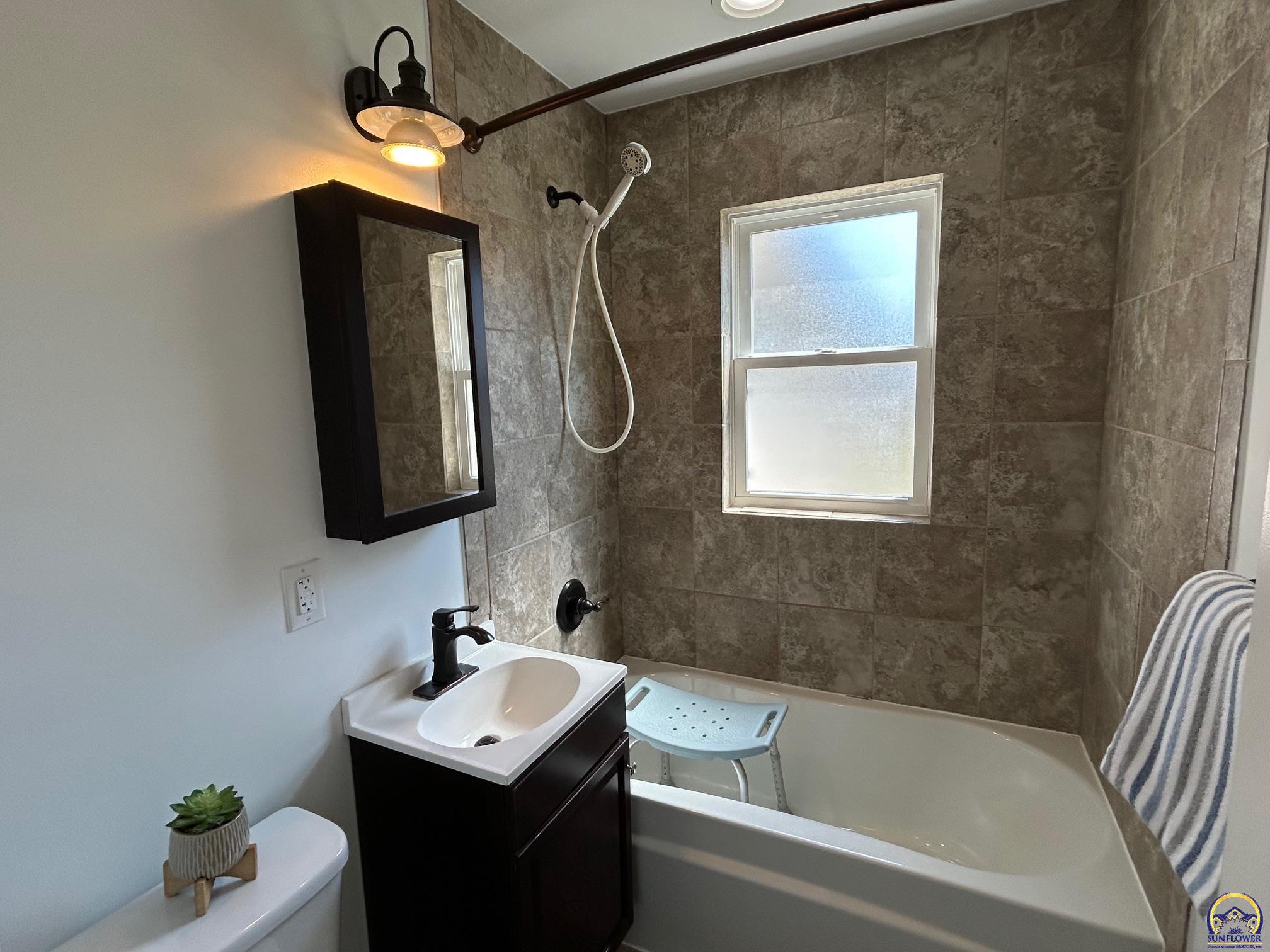 3805 Southwest 12th Street Topeka, KS 66604 - Photo 11 of 16