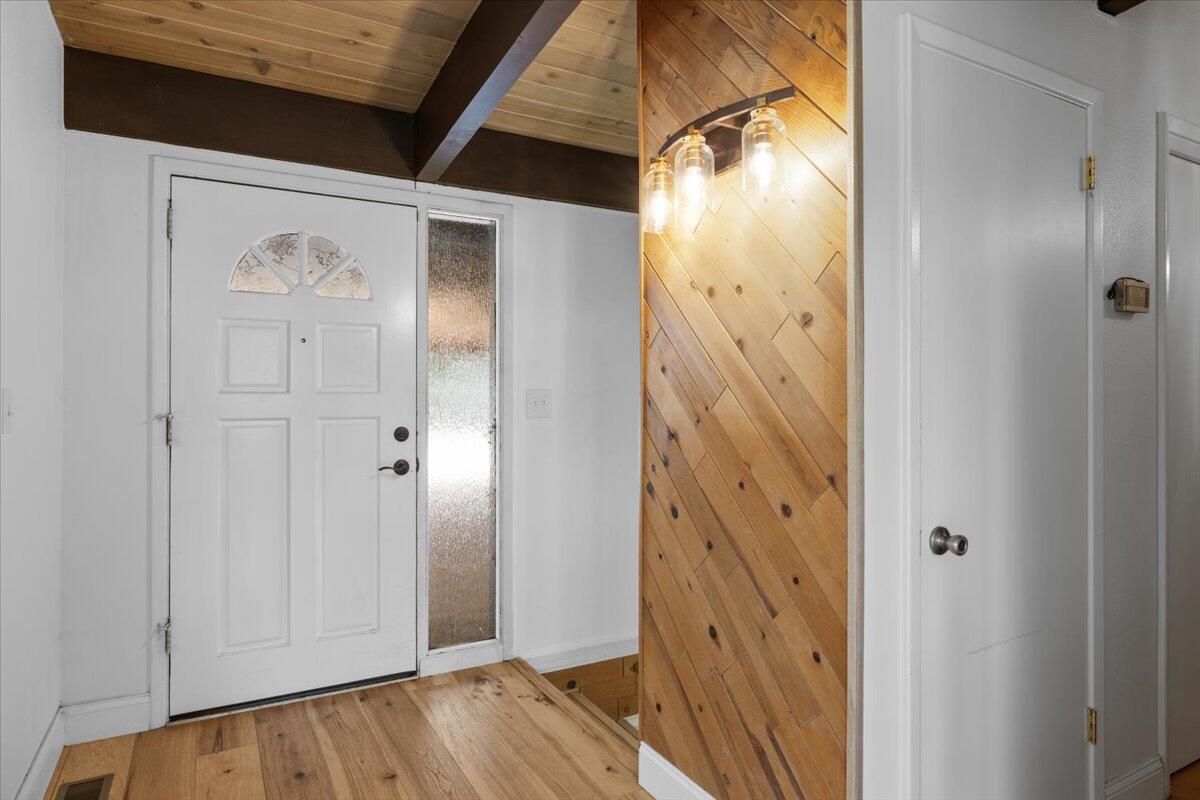 3420 North Foothill Road Medford, OR 97504 - Photo 4 of 31 4